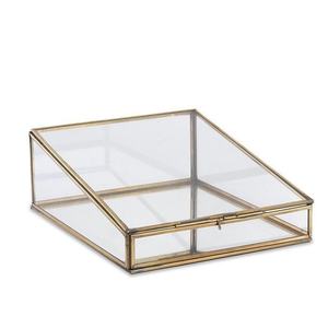 Boîte à bijoux en verre à cadre en laiton rétro européen Rangement et organisateur en forme de cône avec style rétro élégant - Product Image 1