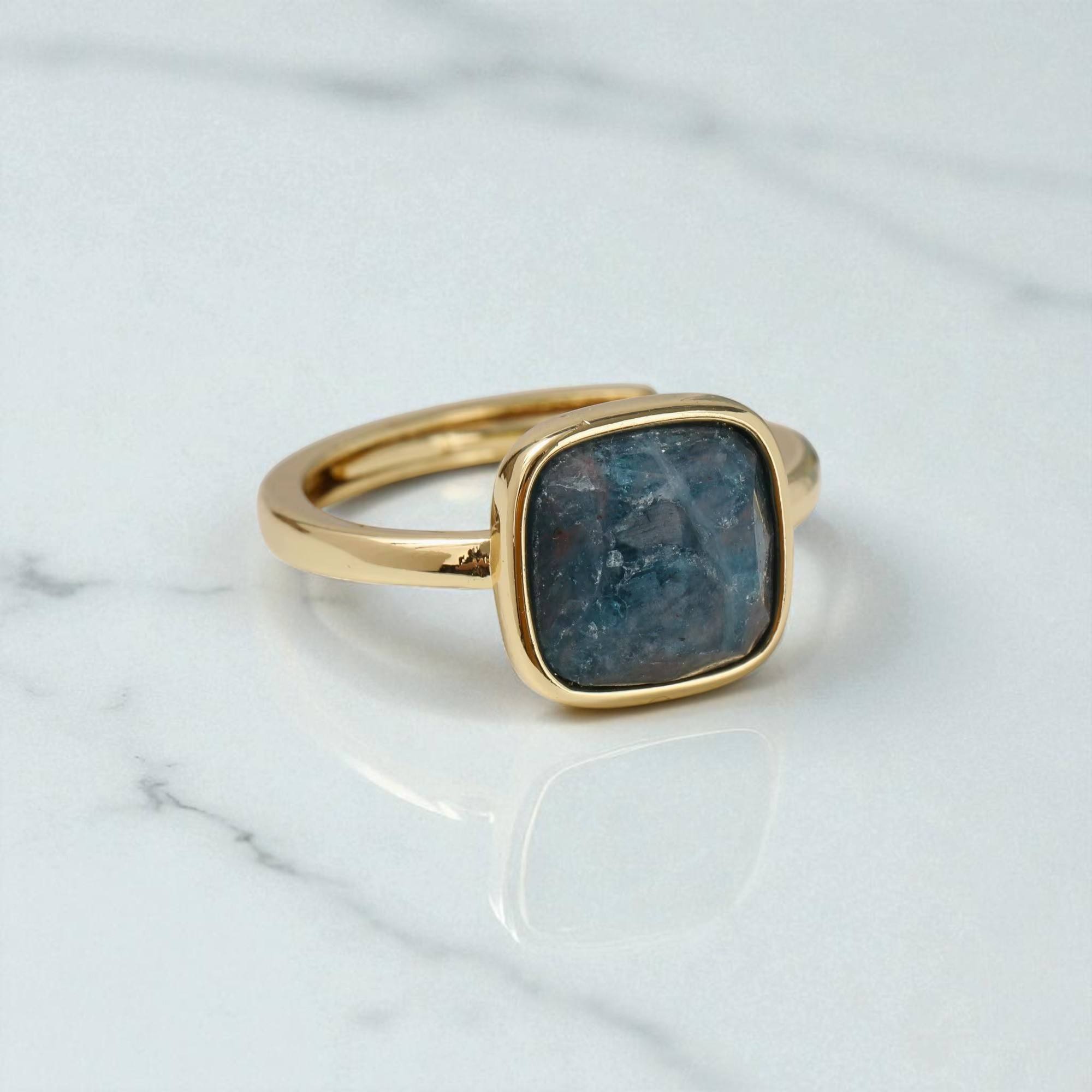 อะพาไทต์สีน้ำเงิน