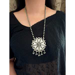 Collar similar de plata oxidada floral, chapado en rodio, oro blanco de 14 quilates, oro rosa de 18 quilates, piedra principal de moda para compromiso - Product Image 2