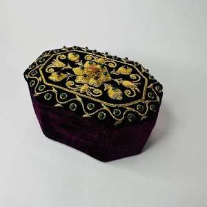 Boîte à bijoux octogonale en velours, design personnalisé, durable, broderie, solution de rangement parfaite pour Thanksgiving - Product Image 1