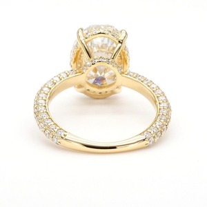 Bague de fiançailles vintage solitaire en or jaune 18 carats avec halo caché, diamant synthétique de 2,50 carats, couleur F, clarté VS1, taille ovale, IGI - Product Image 3