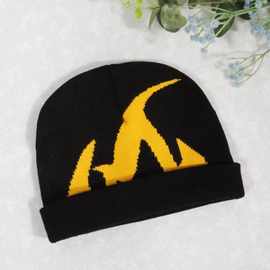 OEM alta calidad Unisex Verde Negro Jacquard diseño invierno deportes equipo Beanie cálido cráneo sombreros logotipo personalizado desplegar punto viaje - Product Image 3