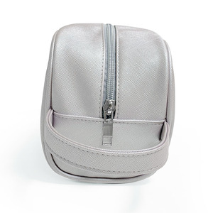 Estuche organizador de artículos de tocador de viaje de cuero PU plateado para hombres y mujeres con logotipo personalizado, impermeable, recién llegado, bolsa de maquillaje/cosméticos - Product Image 4