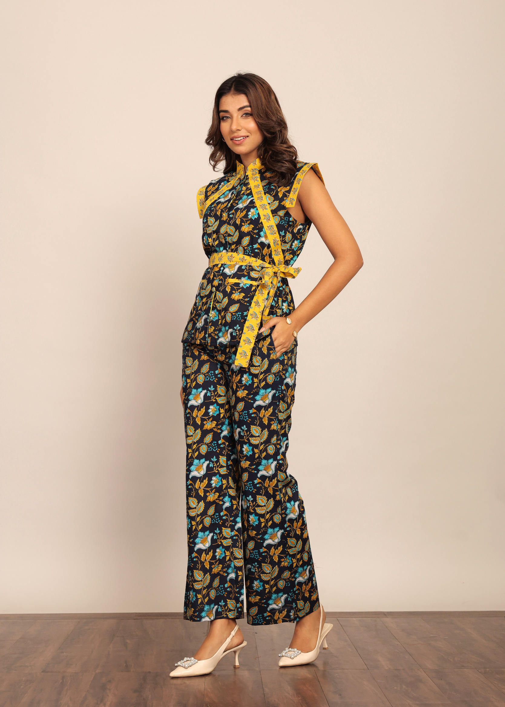 สีชมพูและสีดำ