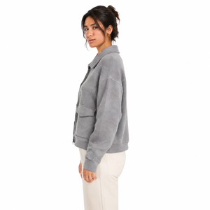 Veste d'hiver en tricot gris pour femme, col rabattu, boutons sur le devant, manches longues, cardigan décontracté de coupe régulière avec poches plaquées - Product Image 5