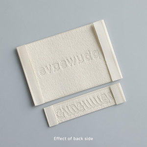 Étiquettes tissées personnalisées avec <span class=keywords><strong>logo</strong></span> de <span class=keywords><strong>marque</strong></span>, coupe droite blanche, étiquettes tissées personnalisées, étiquette de col à pliure - Product Image 5