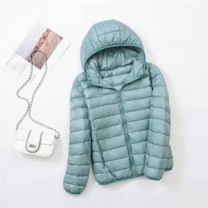 Veste en duvet d'hiver de haute qualité à capuche Designer Custom Women Puffer Jacket Fashion women outdoor casual hood puffer jacket - Product Image 1