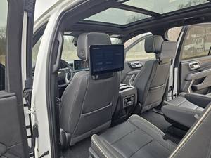 OFFRE EXCEPTIONNELLE 2023 CHEVROLET SUBURBAN PREMIERE 4X4 TOIT OUVRANT CAMÉRA DE RECUL NAVIGATION DVD DANS TOUTES LES TÊTES DESièges REMPLISSES DE DVD V8 CYLINDRES - Product Image 2