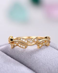 Anillo de diamantes de lujo para mujer de oro amarillo de 14 quilates con corte brillante redondo estilo romántico certificado IGI para aniversario - Product Image 2