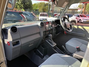 <span class=keywords><strong>2025</strong></span> Toyota Landcruiser 79 2.8 <span class=keywords><strong>GD</strong></span>-6 tự động đôi Cab đầy đủ tùy chọn gọn gàng sử dụng xe bán tải giao hàng bên trái tay phải bán hàng - Product Image 3