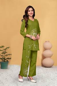 Ensemble Kurti et pantalon vert brodé pour femmes, tenue traditionnelle indienne ethnique - Product Image 3
