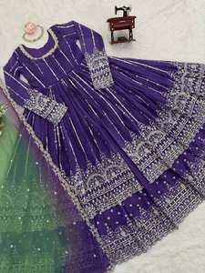 Robe Anarkali brodée en améthyste royale pour femmes avec dupatta ombré émeraude, tenue ethnique de luxe pour mariage et soirée - Product Image 4