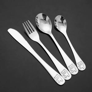 Juego de Cubiertos Infantiles Multicolores con Acabados Variados, Perfecto para Cenas en Casa, Fiestas de Cumpleaños y Divertidas Decoraciones de Mesa, Hecho a Mano en India - Product Image 3