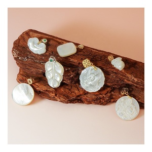 चीन की विशिष्ट विशेषताओं में महिलाओं के नक्काशी गहने कच्चे समुद्र के शेल नक्काशीदार पेलेंट सामान नेकलेस नेकलेस डिकेफीता - Product Image 3