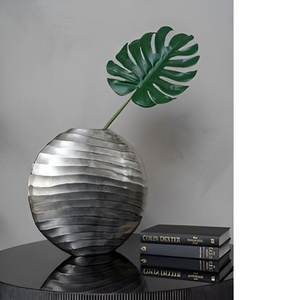 Modern Luxury Design Aluminum Flower <b>Table</b> Vase Fine Quality Unique Shape Handmade Customized Metal Flower Pots <b>Table</b> <b>Top</b> 2026 - Product Image 2