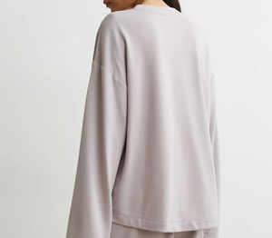 ชุดนอนผู้หญิงลายโลโก้ OEM ดีไซน์ทันสมัย กางเกงขาสั้น ชุดนอนผ้าฝ้าย 100% ใส่สบาย ระบายอากาศได้ดี - Product Image 5