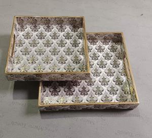 Plateau de service en bois émaillé imprimé de designer pour la salle à manger à la maison et la décoration Plateau imprimé décent Impression artisanale de haute qualité - Product Image 1