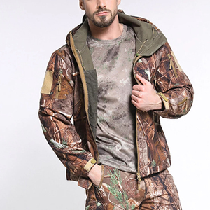Veste de chasse tactique softshell imperméable coupe-vent en polaire thermique avec col montant et logo frontal pour homme - Product Image 5