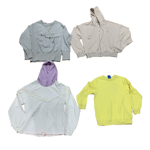 Abbigliamento Sportivo Usato di Marca Internazionale di Seconda Mano per Uomo e Donna in Balle per il Vietnam - Product Image 4