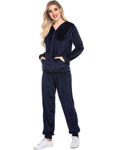 Conjuntos de terciopelo con diamantes de imitación personalizados para mujer, conjunto de terciopelo bordado de 2 piezas, chándal de terciopelo para mujer - Product Image 1