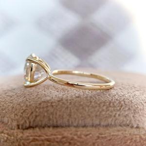 Bague de fiançailles solitaire Shreya Diam 2 carats, diamant ovale cultivé en laboratoire, couleur F, clarté VS1, bande de 1,5 mm, IGI, cadeau de mariage - Product Image 4