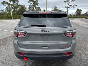 Vehículo SUV Compacto de Lujo 4x4 Todoterreno Automático de Gasolina de Alto Rendimiento Usado 2024 en Venta, Listo para Enviar - Product Image 3