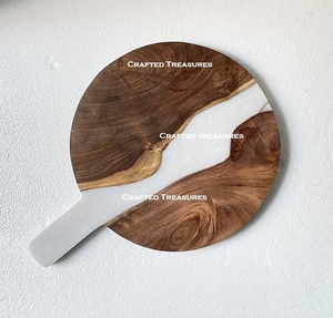 Planche à découper en bois d'acacia avec poignée en résine époxy Bloc à découper en bois de cuisine personnalisé en gros pour planche de service au fromage et aux fruits - Product Image 4