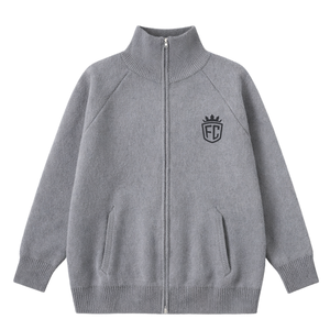 Suéter de punto transpirable con cremallera, cárdigan gris de cuello alto con cremallera completa, suave y cálido, de manga larga, estilo casual urbano, con logo frontal. - Product Image 1