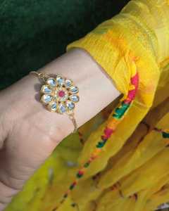 Surtido Boho Kundan Rakhi Wristlet Hecho a mano Tamaño ajustable Pulsera Cadenas Artículo de regalo único Boda Mehendi Favor Regalos - Product Image 1