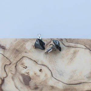 Pendientes de shungita con piedra pulida - Product Image 1