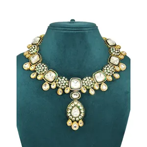 Ensemble de collier en or plaqué Kundan Polki avec pendentif en forme de goutte de diamant taillé en poire pour les mariages - Product Image 2