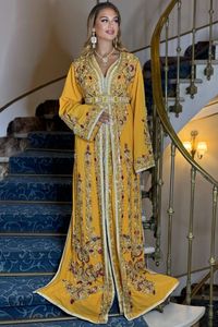 BONITO DISEÑO DE BONITO ZARDOZI COLORIDO TRABAJO EN VESTIDO CAFTAN CON ESTILO PARA FIESTA Y BODA = 2024 - Product Image 2