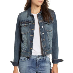 Veste en jean tendance pour femme, look moderne, veste en jean bleue élégante, parfaite pour les filles, les femmes et les tenues de tous les jours - Product Image 1