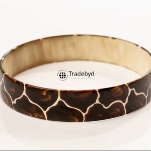 กำไลข้อมือทำมือจากเขาสัตว์ธรรมชาติ งานฝีมือระดับพรีเมียม เครื่องประดับแฟชั่นสำหรับทุกเพศ ของขวัญจาก Tradebyd - Product Image 1