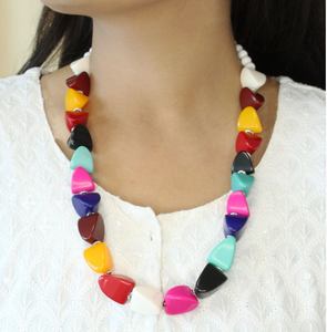 Collier de perles en résine plaqué or Bijoux de mariage exagérés à la mode pour cadeau - Product Image 1