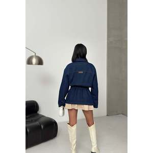Veste en jean avec détail de plissé à la taille 6145 - Bleu marine style Slap - Product Image 4