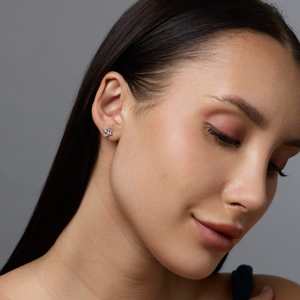 Pendientes de Diamante Geométricos con Corte Princesa en Oro Rosa de 14k y 18k - Product Image 4