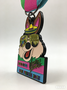 Medalla de la San Antonio Fiesta Viva. Metal de calidad, esmalte brillante, detalles finos. Con cinta. Gran recuerdo y regalo para los amantes de la Fiesta. - Product Image 2