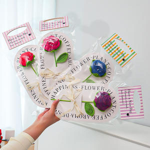 Cartes de vœux artisanales en gros à bas prix, fleurs au crochet, cadeaux pour la Saint-Valentin, fleurs artificielles tricotées - Product Image 2