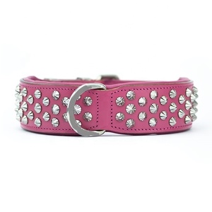 Collier de chien en cuir rose fait à la main de la plus haute qualité rembourré doux avec décoration de rivet de clous à pointes personnalisé par Saman Exports - Product Image 2
