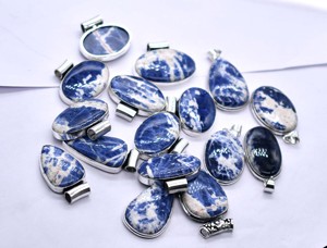 Collier pendentif pierre précieuse Sodalite en laiton vintage Accessoire de mode naturel pour femmes enfants Article chaud pour les festivals chrétiens - Product Image 4
