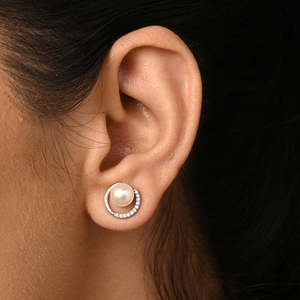 Pendientes de Perlas Reales Zola Plateados en Rodio, Clásicos Cristianos para Regalo de Compromiso, Boda, Aniversario o Fiesta - Product Image 4