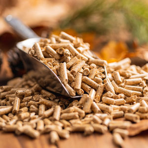 Fournisseur en gros de qualité supérieure de granulés de bois à vendre Granulés de bois de pin 6 mm Sacs de 15 kg à vendre avec la meilleure offre de réduction - Product Image 5