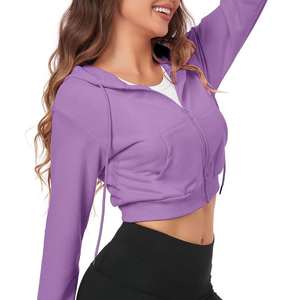 Top Corto con Capucha de Invierno para Mujer, Informal, 100% Algodón Ecológico, Logotipo Frontal Personalizable, Alta Calidad - Product Image 4