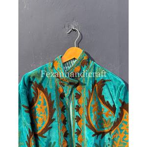 เสื้อแจ็คเก็ตปักลายดอกไม้ขายส่ง งานแฮนด์เมด เสื้อแจ็คเก็ตฤดูหนาวแบบ unisex บุด้วยผ้าฝ้ายด้านใน สไตล์โบฮีเมียน ฮิปปี้ มีกระเป๋าข้างสองข้าง - Product Image 4