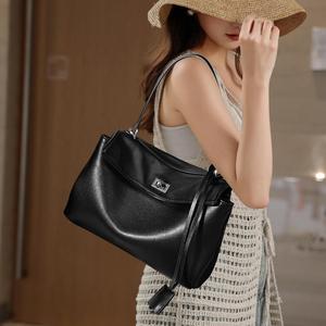 <span class=keywords><strong>Borsa</strong></span> a Spalla in Pelle Bovina di Prima Qualità, Elegante <span class=keywords><strong>Borsa</strong></span> Rossa Vino, Minimalista <span class=keywords><strong>Borsa</strong></span> Hobo con Chiusura Dorata per Vendita all'Ingrosso - Product Image 4
