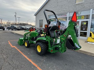 Tractor John Deere 1025R de Calidad con Cucharón y Retroexcavadora / Mini Retroexcavadora de Construcción 4x4 - Product Image 5