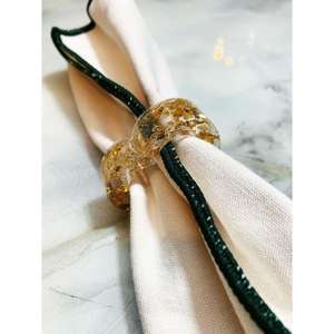 Servilleteros de resina asequibles pero elegantes con detalles brillantes que los hacen perfectos para fiestas navideñas y cenas festivas - Product Image 2