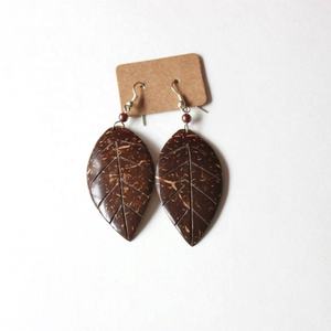 Pendientes de aro de coco ecológicos hechos a mano para mujer, aretes de concha de coco coreanos para mujer, regalo de fiesta de cumpleaños, diseños de joyería - Product Image 1