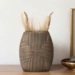 Vase décoratif côtelé avec motif géométrique, vases décoratifs en métal pour la décoration intérieure 12 pouces - Product Image 5